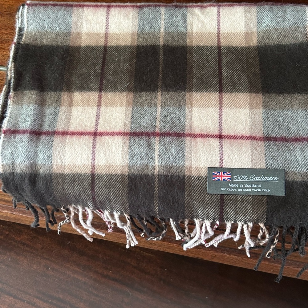 100% Cashmere Plaid Scarf